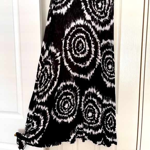 Dresses & Skirts - Maxi skirt